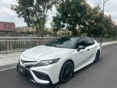2023 Toyota Camry 2.0G Luxury, белый — фото 3