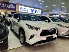 2022 Toyota Highlander Hybrid 2.5L 4WD Premium 7-seat, белый — фото 4