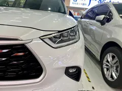 2022 Toyota Highlander Hybrid 2.5L 4WD Premium 7-seat, белый — фото 5