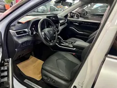 2022 Toyota Highlander Hybrid 2.5L 4WD Premium 7-seat, белый — фото 6