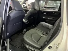 2022 Toyota Highlander Hybrid 2.5L 4WD Premium 7-seat, белый — фото 7