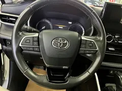 2022 Toyota Highlander Hybrid 2.5L 4WD Premium 7-seat, белый — фото 14