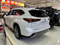 2022 Toyota Highlander Hybrid 2.5L 4WD Premium 7-seat, белый — фото 16