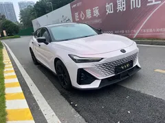 2022 Changan UNI-V 1.5T Premium — фото 3
