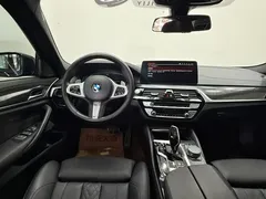 2021 BMW 5 Series 530i M Sport Package, чёрный — фото 10