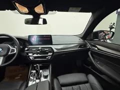 2021 BMW 5 Series 530i M Sport Package, чёрный — фото 14