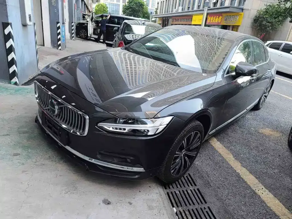2021 Volvo S90