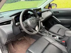 2023 Toyota Frontlander 2.0L Hybrid Leading, белый — фото 7