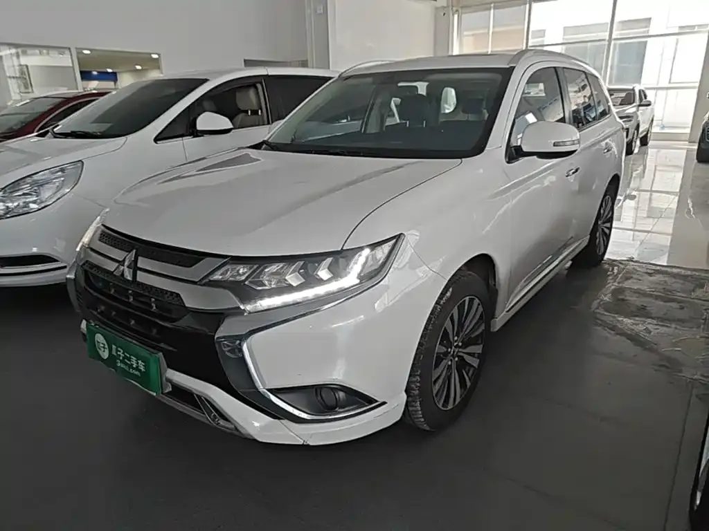 2021 Mitsubishi Outlander 2.4L 4WD 5-seat