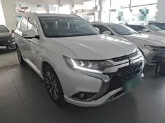 2021 Mitsubishi Outlander 2.4L 4WD 5-seat, белый — фото 4