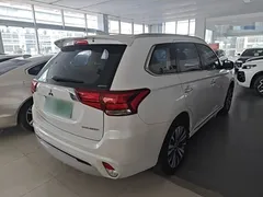 2021 Mitsubishi Outlander 2.4L 4WD 5-seat, белый — фото 7