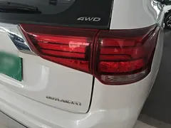 2021 Mitsubishi Outlander 2.4L 4WD 5-seat, белый — фото 8