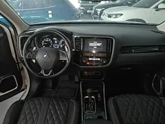 2021 Mitsubishi Outlander 2.4L 4WD 5-seat, белый — фото 10