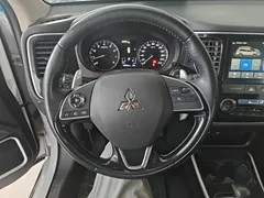 2021 Mitsubishi Outlander 2.4L 4WD 5-seat, белый — фото 11