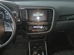 2021 Mitsubishi Outlander 2.4L 4WD 5-seat, белый — фото 13