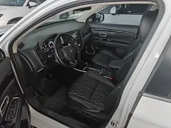 2021 Mitsubishi Outlander 2.4L 4WD 5-seat, белый — фото 15