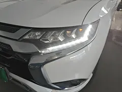 2021 Mitsubishi Outlander 2.4L 4WD 5-seat, белый — фото 24