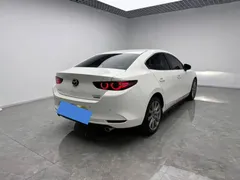 2021 Mazda 3 2.0L AT, белый — фото 7