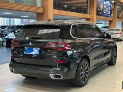 2022 BMW X5 30Li Premium M Sport Package, чёрный — фото 3