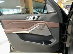 2022 BMW X5 30Li Premium M Sport Package, чёрный — фото 14