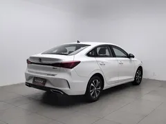 2022 Changan Eado PLUS 1.4T GDI DCT Premium, белый — фото 2