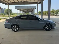 2021 Hyundai Elantra 1.5L CVT LUX Premium — фото 4