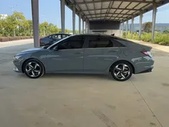 2021 Hyundai Elantra 1.5L CVT LUX Premium — фото 7