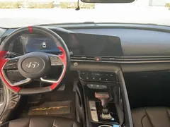 2021 Hyundai Elantra 1.5L CVT LUX Premium — фото 10