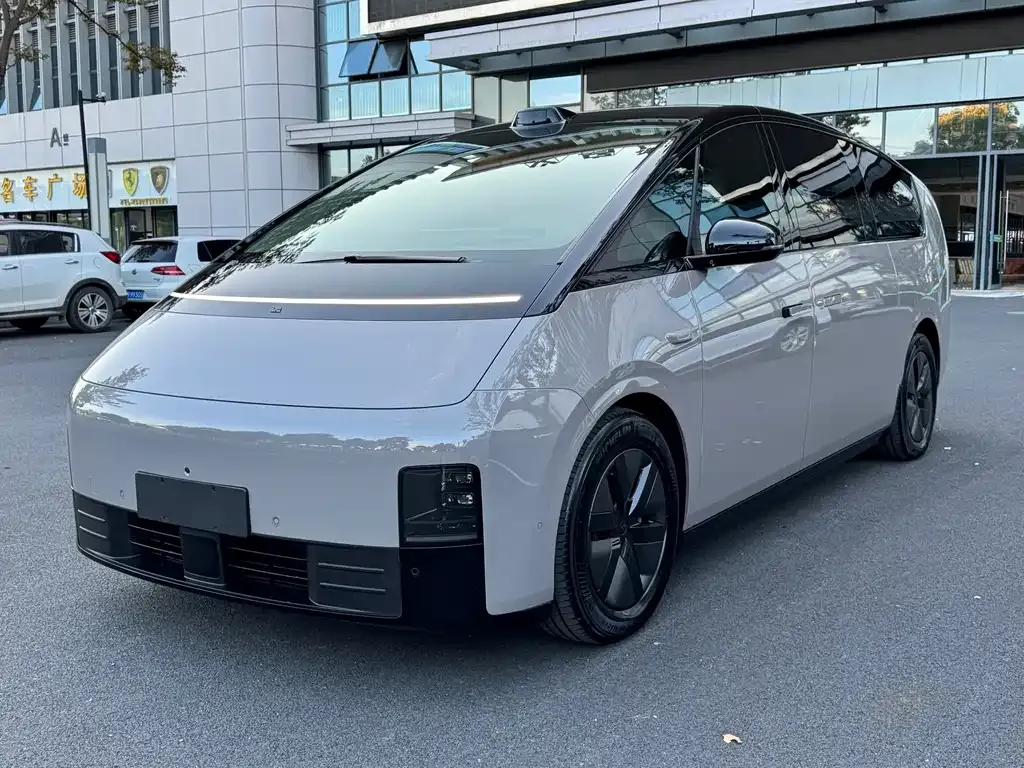 2024 Li Auto MEGA Ultra