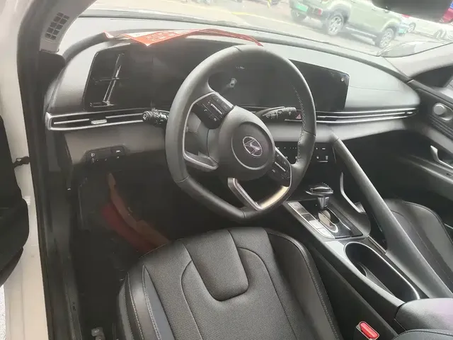 2021 Hyundai Elantra 1.5L CVT LUX Premium