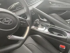 2021 Hyundai Elantra 1.5L CVT LUX Premium, белый — фото 6