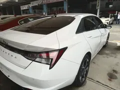 2021 Hyundai Elantra 1.5L CVT LUX Premium, белый — фото 11
