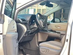2023 Toyota Sienna 2.5L Hybrid Comfort — фото 3