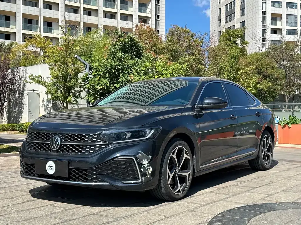2023 Volkswagen Passat 330TSI Luxury