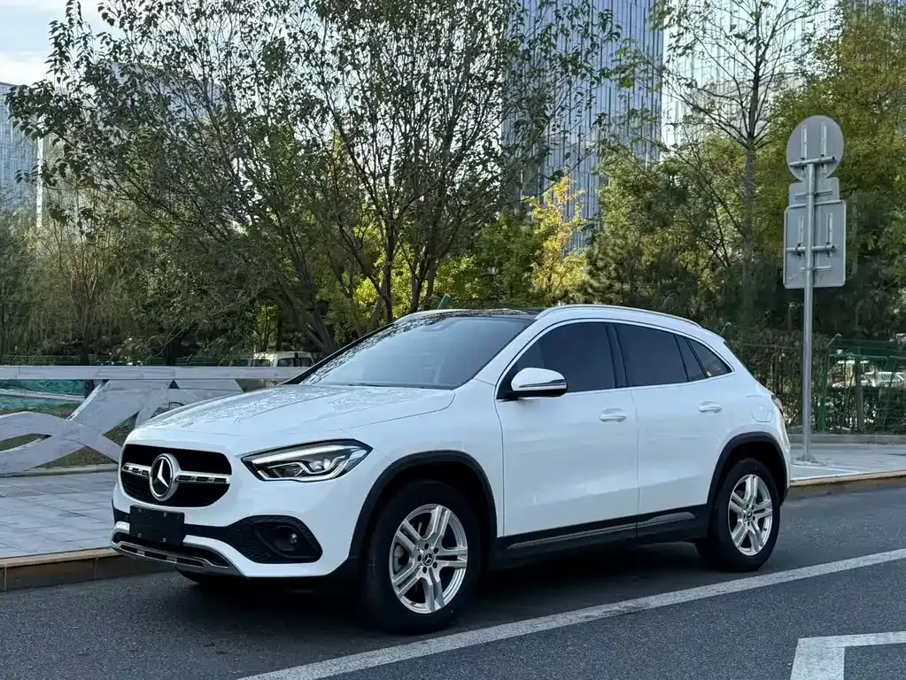 2023 Mercedes-Benz GLA 200