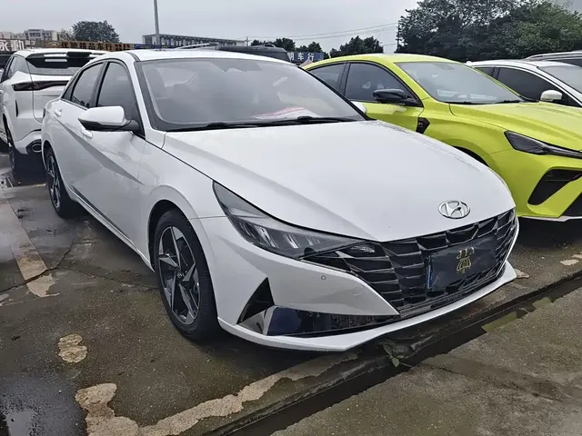 2023 Hyundai Elantra 1.5L CVT GLS Leading