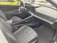 2023 Hyundai Elantra 1.5L CVT GLS Leading, белый — фото 5