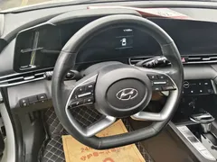 2023 Hyundai Elantra 1.5L CVT GLS Leading, белый — фото 13