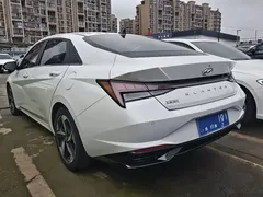 2023 Hyundai Elantra 1.5L CVT GLS Leading, белый — фото 15