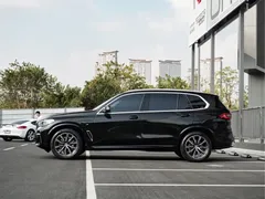2022 BMW X5 30Li Premium M Sport Package, чёрный — фото 2