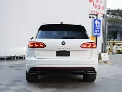2021 Volkswagen Touareg 3.0TSI Black Sport Package, белый — фото 3