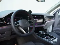 2021 Volkswagen Touareg 3.0TSI Black Sport Package, белый — фото 22