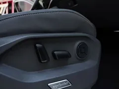 2021 Volkswagen Touareg 3.0TSI Black Sport Package, белый — фото 25