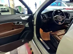 2022 Volvo XC90 T8 PHEV Premium Luxury 7-seat — фото 16