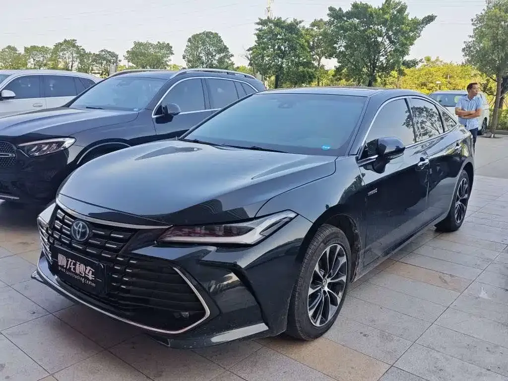 2022 Toyota Avalon Hybrid 2.5L Luxury