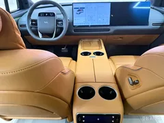 2025 Li Auto i8 Standard — фото 11