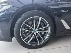 2021 BMW 5 Series 535Le M Sport Package, чёрный — фото 5