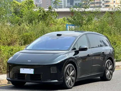 2025 Li Auto i8 Standard