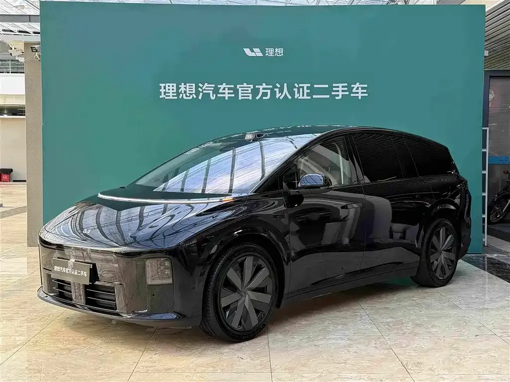 2025 Li Auto i8 Standard