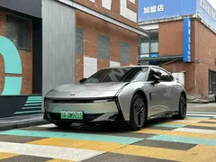 2025 Xpeng P7 702 Long Range Ultra — фото 3